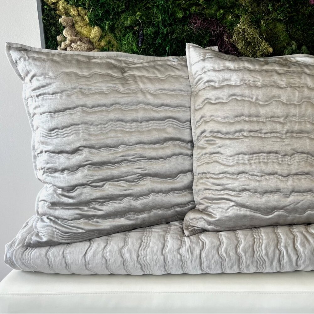 Hotel Collection - King Quilt & (2) Euro Shams Set - Silver - Excellent